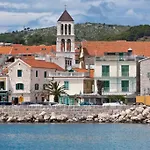 In With Terrace, Air Conditioning, Wifi, Dishwasher, Pool 4932-4 * Vodice