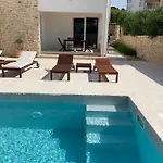 In With Terrace, Air Conditioning, Wifi, Dishwasher, Pool 4932-4