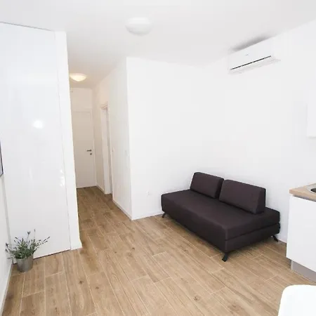 Lejlighed In With Terrace, Air Conditioning, Wifi, Dishwasher, Pool 4932-4 Vodice