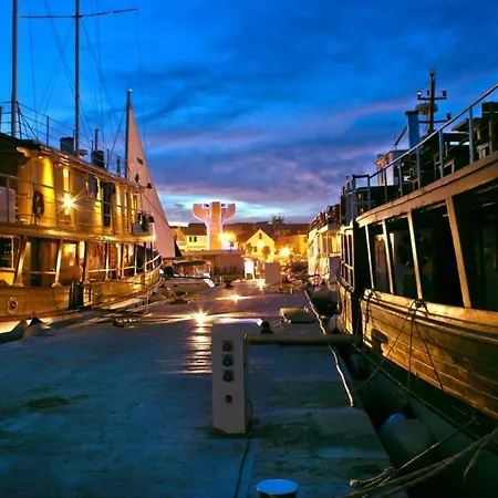 In With Terrace, Air Conditioning, Wifi, Dishwasher, Pool 4932-4