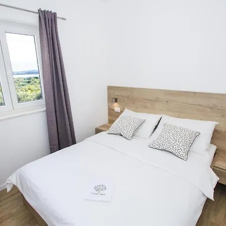 In With Terrace, Air Conditioning, Wifi, Dishwasher, Pool 4932-4 Lejlighed Vodice