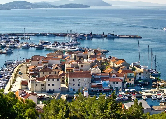 In With Terrace, Air Conditioning, Wifi, Dishwasher, Pool 4932-4 Apartamento Vodice